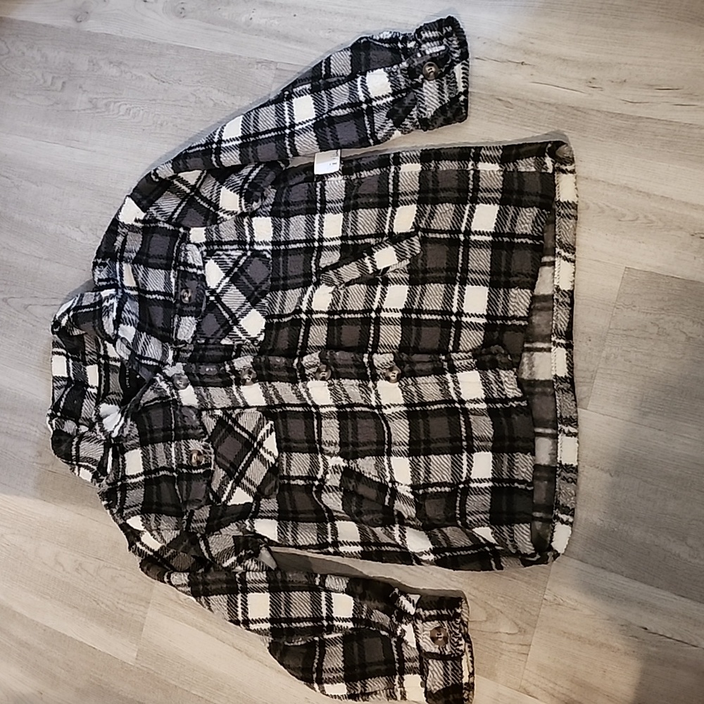 NEW Sherpa Black and white plaid button up size Large